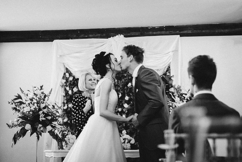 THOMAS ANDREA LAKESIDE VENUE BRIDGEND WEDDING PHOTOGRAPHER 15